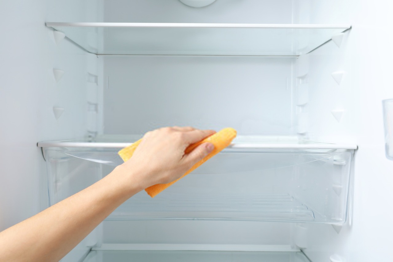 Comment éviter les mauvaises odeurs du frigo … et comment s’en débarrasser ?